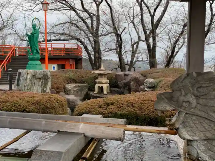 成田山福井別院九頭龍寺の手水舎