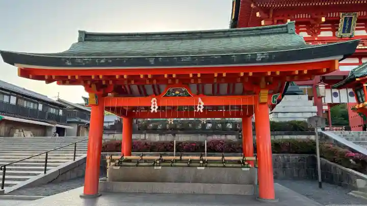 伏見稲荷大社の{uncategorized: "未分類", other: "その他", undefined: "問題あり", building: "その他建物", grave: "お墓", sacred_gate: "鳥居", guardian: "狛犬", statue: "像", buddha: "仏像", history: "歴史", nature: "自然", garden: "庭園", animal: "動物", pagoda: "塔", temizu: "手水舎", mountain_gate: "山門・神門", sanctuary: "本殿・本堂", subordinate: "末社・摂社", art: "芸術", scenery: "景色", jizo: "地蔵", ema: "絵馬", goshuin: "御朱印", omikuji: "おみくじ", items: "授与品その他", amulet: "お守り", goshuincho: "御朱印帳", eats: "食事", festival: "お祭り", votive_dance: "神楽", shichigosan: "七五三参", wedding: "結婚式", experience: "体験その他", initially: "初詣", around: "周辺", anti_infection: "感染症対策"}