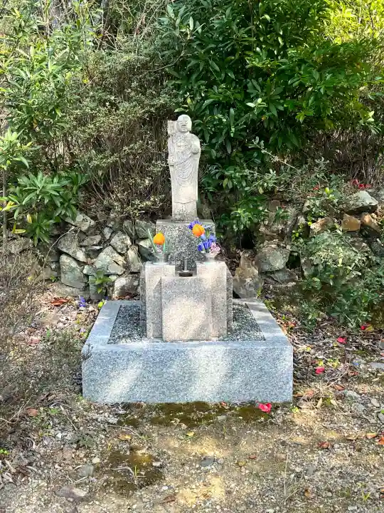 道成寺 奥の院観音堂の{uncategorized: "未分類", other: "その他", undefined: "問題あり", building: "その他建物", grave: "お墓", sacred_gate: "鳥居", guardian: "狛犬", statue: "像", buddha: "仏像", history: "歴史", nature: "自然", garden: "庭園", animal: "動物", pagoda: "塔", temizu: "手水舎", mountain_gate: "山門・神門", sanctuary: "本殿・本堂", subordinate: "末社・摂社", art: "芸術", scenery: "景色", jizo: "地蔵", ema: "絵馬", goshuin: "御朱印", omikuji: "おみくじ", items: "授与品その他", amulet: "お守り", goshuincho: "御朱印帳", eats: "食事", festival: "お祭り", votive_dance: "神楽", shichigosan: "七五三参", wedding: "結婚式", experience: "体験その他", initially: "初詣", around: "周辺", anti_infection: "感染症対策"}