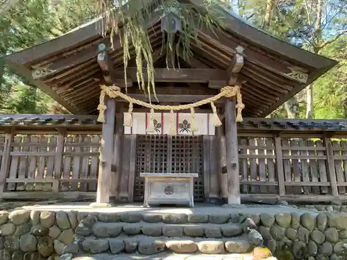 諏訪大社上社前宮の本殿・本堂