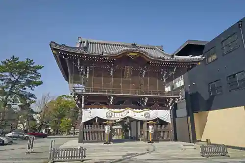 桑名宗社（春日神社）の山門