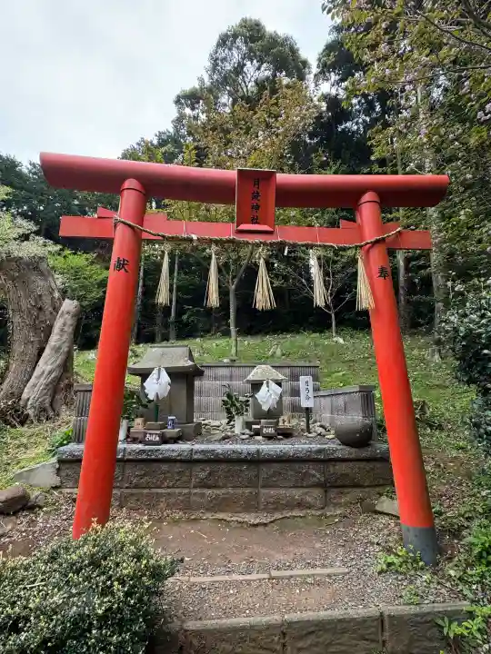 月讀神社の{uncategorized: "未分類", other: "その他", undefined: "問題あり", building: "その他建物", grave: "お墓", sacred_gate: "鳥居", guardian: "狛犬", statue: "像", buddha: "仏像", history: "歴史", nature: "自然", garden: "庭園", animal: "動物", pagoda: "塔", temizu: "手水舎", mountain_gate: "山門・神門", sanctuary: "本殿・本堂", subordinate: "末社・摂社", art: "芸術", scenery: "景色", jizo: "地蔵", ema: "絵馬", goshuin: "御朱印", omikuji: "おみくじ", items: "授与品その他", amulet: "お守り", goshuincho: "御朱印帳", eats: "食事", festival: "お祭り", votive_dance: "神楽", shichigosan: "七五三参", wedding: "結婚式", experience: "体験その他", initially: "初詣", around: "周辺", anti_infection: "感染症対策"}