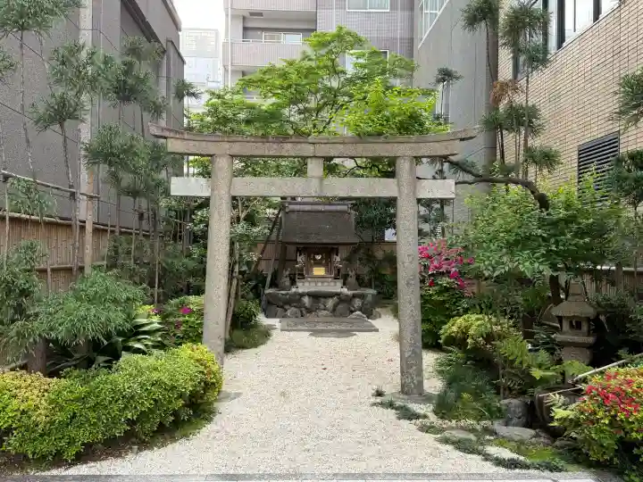 稲荷神社の{uncategorized: "未分類", other: "その他", undefined: "問題あり", building: "その他建物", grave: "お墓", sacred_gate: "鳥居", guardian: "狛犬", statue: "像", buddha: "仏像", history: "歴史", nature: "自然", garden: "庭園", animal: "動物", pagoda: "塔", temizu: "手水舎", mountain_gate: "山門・神門", sanctuary: "本殿・本堂", subordinate: "末社・摂社", art: "芸術", scenery: "景色", jizo: "地蔵", ema: "絵馬", goshuin: "御朱印", omikuji: "おみくじ", items: "授与品その他", amulet: "お守り", goshuincho: "御朱印帳", eats: "食事", festival: "お祭り", votive_dance: "神楽", shichigosan: "七五三参", wedding: "結婚式", experience: "体験その他", initially: "初詣", around: "周辺", anti_infection: "感染症対策"}