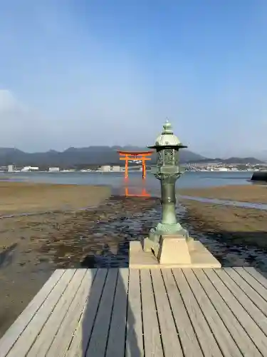 厳島神社の{uncategorized: "未分類", other: "その他", undefined: "問題あり", building: "その他建物", grave: "お墓", sacred_gate: "鳥居", guardian: "狛犬", statue: "像", buddha: "仏像", history: "歴史", nature: "自然", garden: "庭園", animal: "動物", pagoda: "塔", temizu: "手水舎", mountain_gate: "山門・神門", sanctuary: "本殿・本堂", subordinate: "末社・摂社", art: "芸術", scenery: "景色", jizo: "地蔵", ema: "絵馬", goshuin: "御朱印", omikuji: "おみくじ", items: "授与品その他", amulet: "お守り", goshuincho: "御朱印帳", eats: "食事", festival: "お祭り", votive_dance: "神楽", shichigosan: "七五三参", wedding: "結婚式", experience: "体験その他", initially: "初詣", around: "周辺", anti_infection: "感染症対策"}