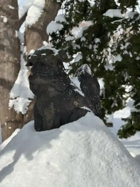 新琴似神社の{uncategorized: "未分類", other: "その他", undefined: "問題あり", building: "その他建物", grave: "お墓", sacred_gate: "鳥居", guardian: "狛犬", statue: "像", buddha: "仏像", history: "歴史", nature: "自然", garden: "庭園", animal: "動物", pagoda: "塔", temizu: "手水舎", mountain_gate: "山門・神門", sanctuary: "本殿・本堂", subordinate: "末社・摂社", art: "芸術", scenery: "景色", jizo: "地蔵", ema: "絵馬", goshuin: "御朱印", omikuji: "おみくじ", items: "授与品その他", amulet: "お守り", goshuincho: "御朱印帳", eats: "食事", festival: "お祭り", votive_dance: "神楽", shichigosan: "七五三参", wedding: "結婚式", experience: "体験その他", initially: "初詣", around: "周辺", anti_infection: "感染症対策"}