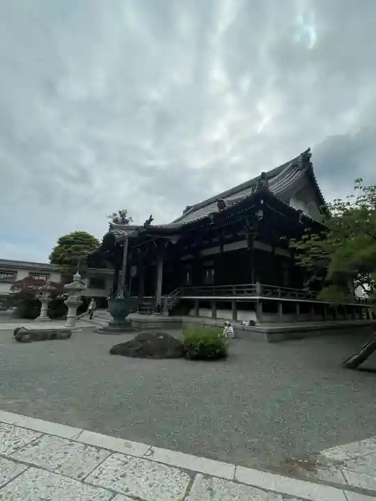 本覚寺の{uncategorized: "未分類", other: "その他", undefined: "問題あり", building: "その他建物", grave: "お墓", sacred_gate: "鳥居", guardian: "狛犬", statue: "像", buddha: "仏像", history: "歴史", nature: "自然", garden: "庭園", animal: "動物", pagoda: "塔", temizu: "手水舎", mountain_gate: "山門・神門", sanctuary: "本殿・本堂", subordinate: "末社・摂社", art: "芸術", scenery: "景色", jizo: "地蔵", ema: "絵馬", goshuin: "御朱印", omikuji: "おみくじ", items: "授与品その他", amulet: "お守り", goshuincho: "御朱印帳", eats: "食事", festival: "お祭り", votive_dance: "神楽", shichigosan: "七五三参", wedding: "結婚式", experience: "体験その他", initially: "初詣", around: "周辺", anti_infection: "感染症対策"}