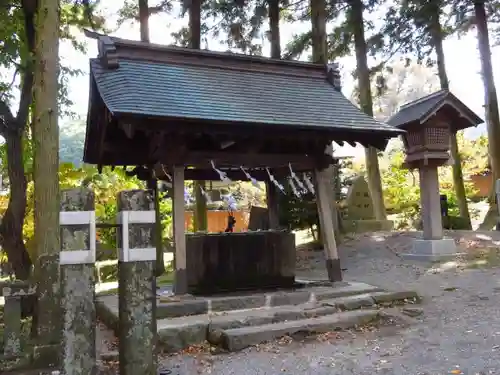 諏訪大社上社前宮の手水舎