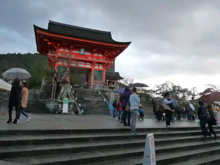 清水寺の山門・神門