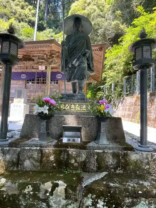 神峯寺の{uncategorized: "未分類", other: "その他", undefined: "問題あり", building: "その他建物", grave: "お墓", sacred_gate: "鳥居", guardian: "狛犬", statue: "像", buddha: "仏像", history: "歴史", nature: "自然", garden: "庭園", animal: "動物", pagoda: "塔", temizu: "手水舎", mountain_gate: "山門・神門", sanctuary: "本殿・本堂", subordinate: "末社・摂社", art: "芸術", scenery: "景色", jizo: "地蔵", ema: "絵馬", goshuin: "御朱印", omikuji: "おみくじ", items: "授与品その他", amulet: "お守り", goshuincho: "御朱印帳", eats: "食事", festival: "お祭り", votive_dance: "神楽", shichigosan: "七五三参", wedding: "結婚式", experience: "体験その他", initially: "初詣", around: "周辺", anti_infection: "感染症対策"}