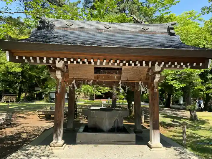 武田神社の手水舎