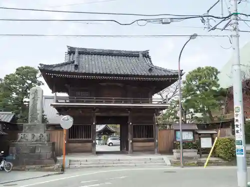 本覚寺の山門