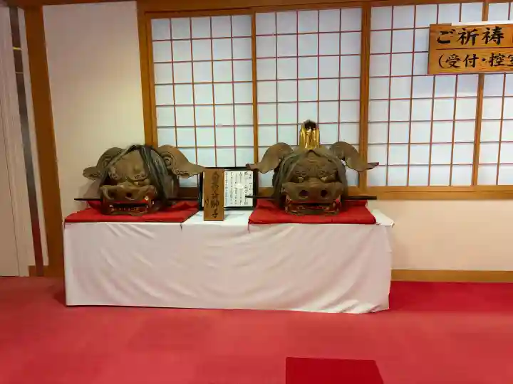 白山比咩神社の{uncategorized: "未分類", other: "その他", undefined: "問題あり", building: "その他建物", grave: "お墓", sacred_gate: "鳥居", guardian: "狛犬", statue: "像", buddha: "仏像", history: "歴史", nature: "自然", garden: "庭園", animal: "動物", pagoda: "塔", temizu: "手水舎", mountain_gate: "山門・神門", sanctuary: "本殿・本堂", subordinate: "末社・摂社", art: "芸術", scenery: "景色", jizo: "地蔵", ema: "絵馬", goshuin: "御朱印", omikuji: "おみくじ", items: "授与品その他", amulet: "お守り", goshuincho: "御朱印帳", eats: "食事", festival: "お祭り", votive_dance: "神楽", shichigosan: "七五三参", wedding: "結婚式", experience: "体験その他", initially: "初詣", around: "周辺", anti_infection: "感染症対策"}
