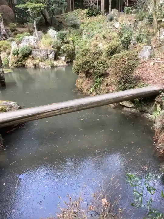 内々神社の庭園
