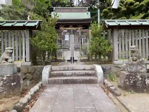 片瀬諏訪神社の山門・神門