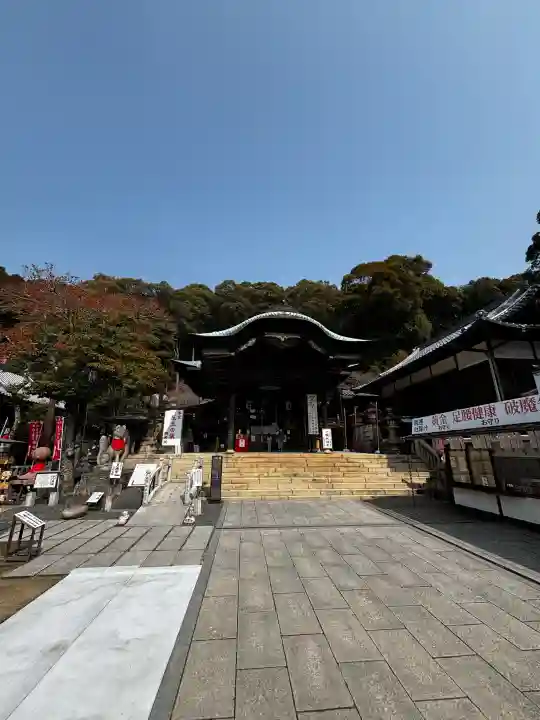 由加山 由加神社本宮の{uncategorized: "未分類", other: "その他", undefined: "問題あり", building: "その他建物", grave: "お墓", sacred_gate: "鳥居", guardian: "狛犬", statue: "像", buddha: "仏像", history: "歴史", nature: "自然", garden: "庭園", animal: "動物", pagoda: "塔", temizu: "手水舎", mountain_gate: "山門・神門", sanctuary: "本殿・本堂", subordinate: "末社・摂社", art: "芸術", scenery: "景色", jizo: "地蔵", ema: "絵馬", goshuin: "御朱印", omikuji: "おみくじ", items: "授与品その他", amulet: "お守り", goshuincho: "御朱印帳", eats: "食事", festival: "お祭り", votive_dance: "神楽", shichigosan: "七五三参", wedding: "結婚式", experience: "体験その他", initially: "初詣", around: "周辺", anti_infection: "感染症対策"}