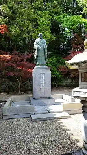 霊山寺の像