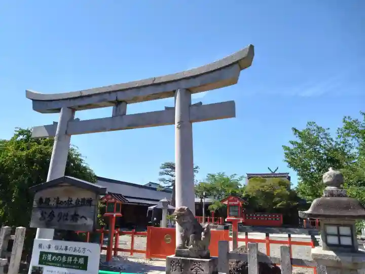 車折神社の{uncategorized: "未分類", other: "その他", undefined: "問題あり", building: "その他建物", grave: "お墓", sacred_gate: "鳥居", guardian: "狛犬", statue: "像", buddha: "仏像", history: "歴史", nature: "自然", garden: "庭園", animal: "動物", pagoda: "塔", temizu: "手水舎", mountain_gate: "山門・神門", sanctuary: "本殿・本堂", subordinate: "末社・摂社", art: "芸術", scenery: "景色", jizo: "地蔵", ema: "絵馬", goshuin: "御朱印", omikuji: "おみくじ", items: "授与品その他", amulet: "お守り", goshuincho: "御朱印帳", eats: "食事", festival: "お祭り", votive_dance: "神楽", shichigosan: "七五三参", wedding: "結婚式", experience: "体験その他", initially: "初詣", around: "周辺", anti_infection: "感染症対策"}