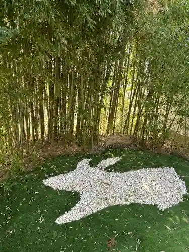 湯倉神社の{uncategorized: "未分類", other: "その他", undefined: "問題あり", building: "その他建物", grave: "お墓", sacred_gate: "鳥居", guardian: "狛犬", statue: "像", buddha: "仏像", history: "歴史", nature: "自然", garden: "庭園", animal: "動物", pagoda: "塔", temizu: "手水舎", mountain_gate: "山門・神門", sanctuary: "本殿・本堂", subordinate: "末社・摂社", art: "芸術", scenery: "景色", jizo: "地蔵", ema: "絵馬", goshuin: "御朱印", omikuji: "おみくじ", items: "授与品その他", amulet: "お守り", goshuincho: "御朱印帳", eats: "食事", festival: "お祭り", votive_dance: "神楽", shichigosan: "七五三参", wedding: "結婚式", experience: "体験その他", initially: "初詣", around: "周辺", anti_infection: "感染症対策"}