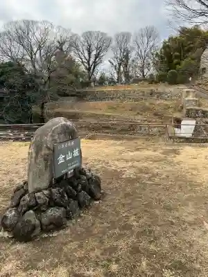 新田神社の{uncategorized: "未分類", other: "その他", undefined: "問題あり", building: "その他建物", grave: "お墓", sacred_gate: "鳥居", guardian: "狛犬", statue: "像", buddha: "仏像", history: "歴史", nature: "自然", garden: "庭園", animal: "動物", pagoda: "塔", temizu: "手水舎", mountain_gate: "山門・神門", sanctuary: "本殿・本堂", subordinate: "末社・摂社", art: "芸術", scenery: "景色", jizo: "地蔵", ema: "絵馬", goshuin: "御朱印", omikuji: "おみくじ", items: "授与品その他", amulet: "お守り", goshuincho: "御朱印帳", eats: "食事", festival: "お祭り", votive_dance: "神楽", shichigosan: "七五三参", wedding: "結婚式", experience: "体験その他", initially: "初詣", around: "周辺", anti_infection: "感染症対策"}