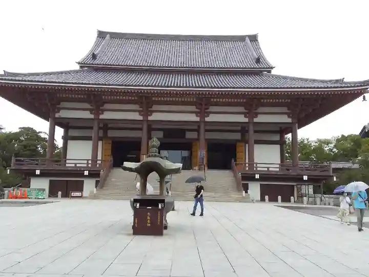 西新井大師総持寺の本殿・本堂