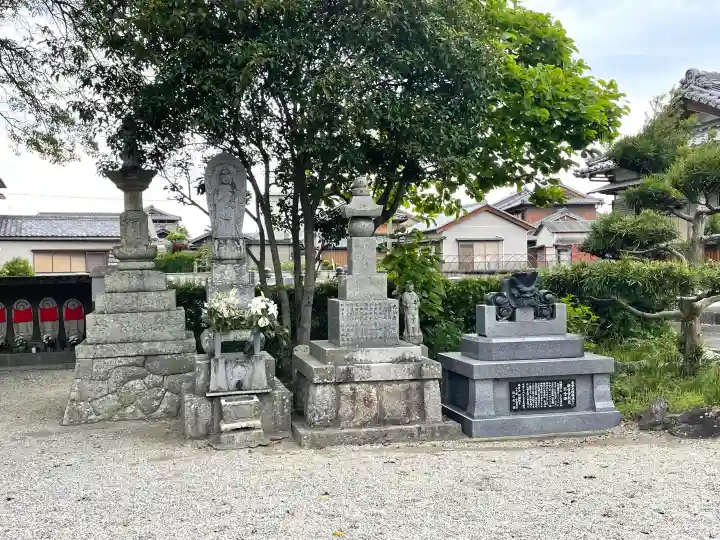 阿弥陀寺の{uncategorized: "未分類", other: "その他", undefined: "問題あり", building: "その他建物", grave: "お墓", sacred_gate: "鳥居", guardian: "狛犬", statue: "像", buddha: "仏像", history: "歴史", nature: "自然", garden: "庭園", animal: "動物", pagoda: "塔", temizu: "手水舎", mountain_gate: "山門・神門", sanctuary: "本殿・本堂", subordinate: "末社・摂社", art: "芸術", scenery: "景色", jizo: "地蔵", ema: "絵馬", goshuin: "御朱印", omikuji: "おみくじ", items: "授与品その他", amulet: "お守り", goshuincho: "御朱印帳", eats: "食事", festival: "お祭り", votive_dance: "神楽", shichigosan: "七五三参", wedding: "結婚式", experience: "体験その他", initially: "初詣", around: "周辺", anti_infection: "感染症対策"}