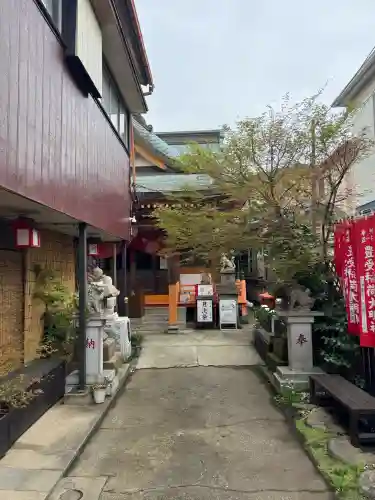 豊受稲荷本宮の{uncategorized: "未分類", other: "その他", undefined: "問題あり", building: "その他建物", grave: "お墓", sacred_gate: "鳥居", guardian: "狛犬", statue: "像", buddha: "仏像", history: "歴史", nature: "自然", garden: "庭園", animal: "動物", pagoda: "塔", temizu: "手水舎", mountain_gate: "山門・神門", sanctuary: "本殿・本堂", subordinate: "末社・摂社", art: "芸術", scenery: "景色", jizo: "地蔵", ema: "絵馬", goshuin: "御朱印", omikuji: "おみくじ", items: "授与品その他", amulet: "お守り", goshuincho: "御朱印帳", eats: "食事", festival: "お祭り", votive_dance: "神楽", shichigosan: "七五三参", wedding: "結婚式", experience: "体験その他", initially: "初詣", around: "周辺", anti_infection: "感染症対策"}