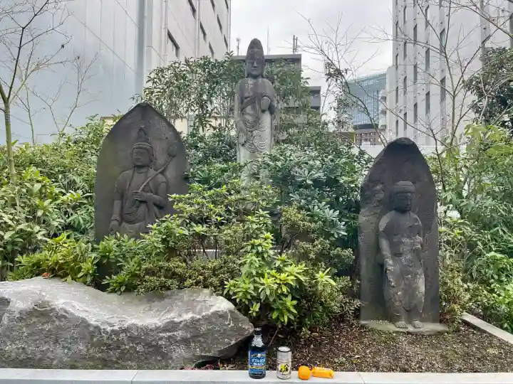 西応寺の{uncategorized: "未分類", other: "その他", undefined: "問題あり", building: "その他建物", grave: "お墓", sacred_gate: "鳥居", guardian: "狛犬", statue: "像", buddha: "仏像", history: "歴史", nature: "自然", garden: "庭園", animal: "動物", pagoda: "塔", temizu: "手水舎", mountain_gate: "山門・神門", sanctuary: "本殿・本堂", subordinate: "末社・摂社", art: "芸術", scenery: "景色", jizo: "地蔵", ema: "絵馬", goshuin: "御朱印", omikuji: "おみくじ", items: "授与品その他", amulet: "お守り", goshuincho: "御朱印帳", eats: "食事", festival: "お祭り", votive_dance: "神楽", shichigosan: "七五三参", wedding: "結婚式", experience: "体験その他", initially: "初詣", around: "周辺", anti_infection: "感染症対策"}