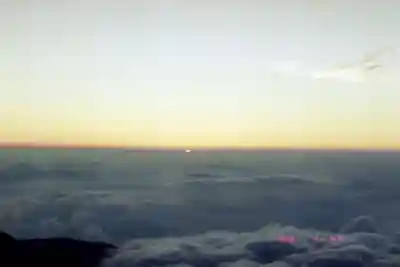 富士山頂上浅間大社奥宮の景色