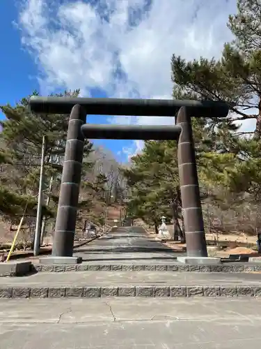 義經神社の鳥居