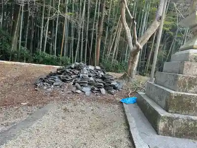 圡生神社の{uncategorized: "未分類", other: "その他", undefined: "問題あり", building: "その他建物", grave: "お墓", sacred_gate: "鳥居", guardian: "狛犬", statue: "像", buddha: "仏像", history: "歴史", nature: "自然", garden: "庭園", animal: "動物", pagoda: "塔", temizu: "手水舎", mountain_gate: "山門・神門", sanctuary: "本殿・本堂", subordinate: "末社・摂社", art: "芸術", scenery: "景色", jizo: "地蔵", ema: "絵馬", goshuin: "御朱印", omikuji: "おみくじ", items: "授与品その他", amulet: "お守り", goshuincho: "御朱印帳", eats: "食事", festival: "お祭り", votive_dance: "神楽", shichigosan: "七五三参", wedding: "結婚式", experience: "体験その他", initially: "初詣", around: "周辺", anti_infection: "感染症対策"}