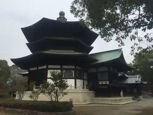 斑鳩寺の本殿・本堂