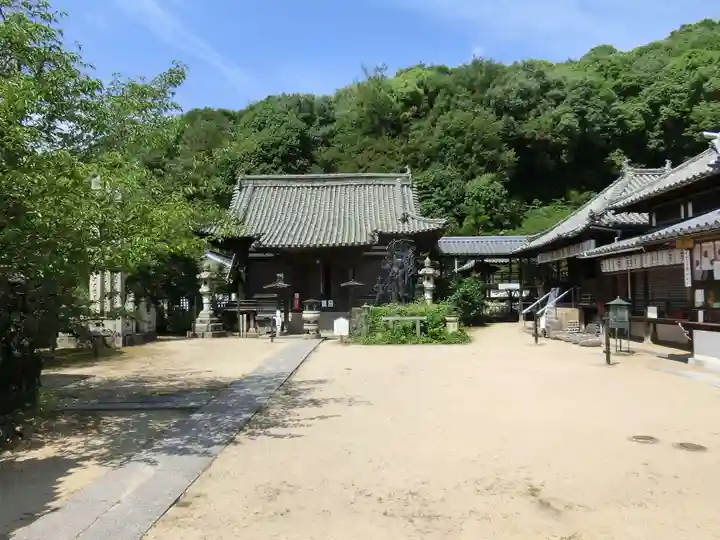 西国寺の本殿・本堂