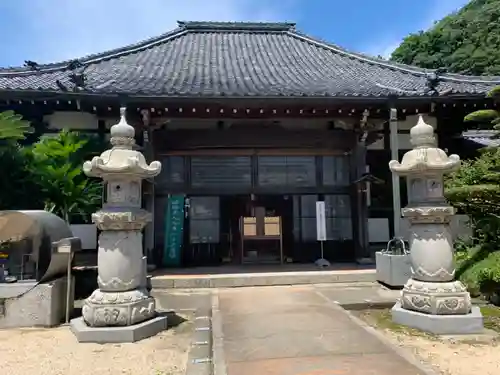 光明寺（とら薬師）の本殿・本堂