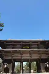 東大寺法華堂（三月堂）の山門