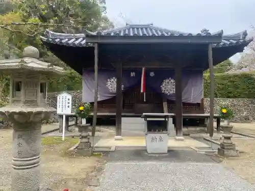 粉河寺の{uncategorized: "未分類", other: "その他", undefined: "問題あり", building: "その他建物", grave: "お墓", sacred_gate: "鳥居", guardian: "狛犬", statue: "像", buddha: "仏像", history: "歴史", nature: "自然", garden: "庭園", animal: "動物", pagoda: "塔", temizu: "手水舎", mountain_gate: "山門・神門", sanctuary: "本殿・本堂", subordinate: "末社・摂社", art: "芸術", scenery: "景色", jizo: "地蔵", ema: "絵馬", goshuin: "御朱印", omikuji: "おみくじ", items: "授与品その他", amulet: "お守り", goshuincho: "御朱印帳", eats: "食事", festival: "お祭り", votive_dance: "神楽", shichigosan: "七五三参", wedding: "結婚式", experience: "体験その他", initially: "初詣", around: "周辺", anti_infection: "感染症対策"}