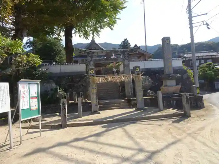 白山神社の鳥居