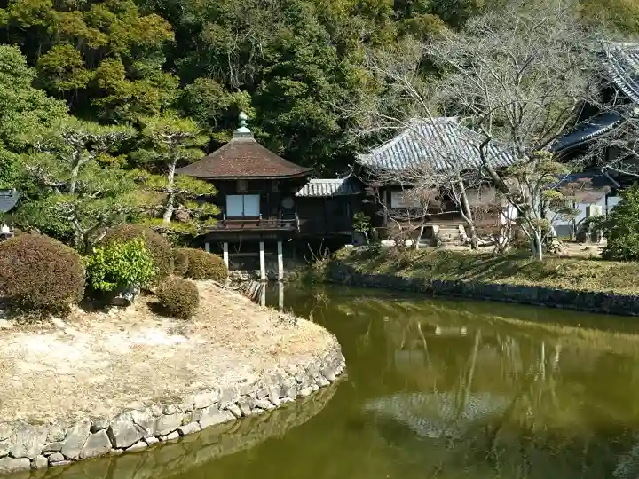 根来寺の{uncategorized: "未分類", other: "その他", undefined: "問題あり", building: "その他建物", grave: "お墓", sacred_gate: "鳥居", guardian: "狛犬", statue: "像", buddha: "仏像", history: "歴史", nature: "自然", garden: "庭園", animal: "動物", pagoda: "塔", temizu: "手水舎", mountain_gate: "山門・神門", sanctuary: "本殿・本堂", subordinate: "末社・摂社", art: "芸術", scenery: "景色", jizo: "地蔵", ema: "絵馬", goshuin: "御朱印", omikuji: "おみくじ", items: "授与品その他", amulet: "お守り", goshuincho: "御朱印帳", eats: "食事", festival: "お祭り", votive_dance: "神楽", shichigosan: "七五三参", wedding: "結婚式", experience: "体験その他", initially: "初詣", around: "周辺", anti_infection: "感染症対策"}