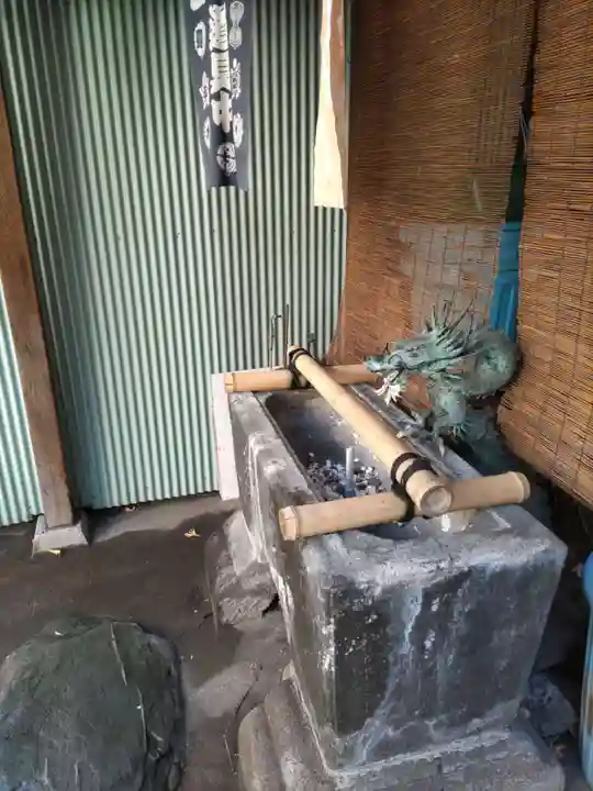 寄木神社の手水舎