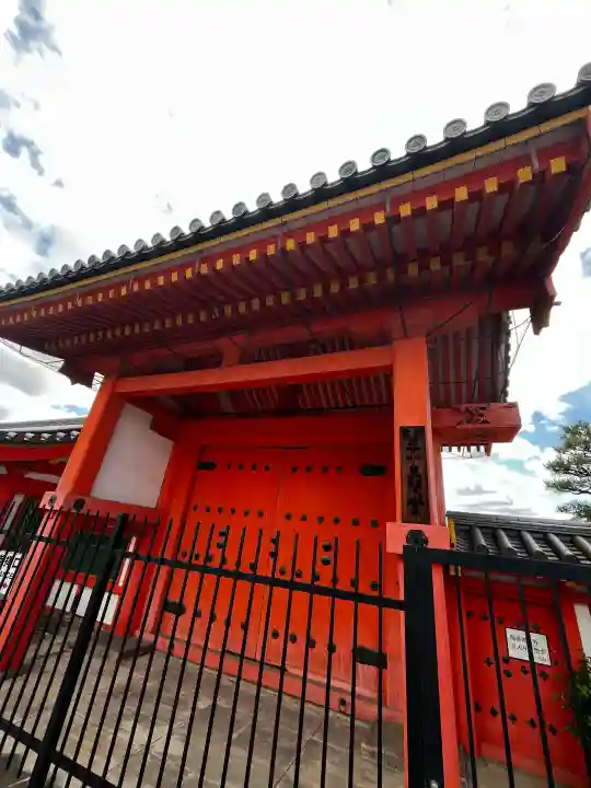 蓮華王院(三十三間堂)の{uncategorized: "未分類", other: "その他", undefined: "問題あり", building: "その他建物", grave: "お墓", sacred_gate: "鳥居", guardian: "狛犬", statue: "像", buddha: "仏像", history: "歴史", nature: "自然", garden: "庭園", animal: "動物", pagoda: "塔", temizu: "手水舎", mountain_gate: "山門・神門", sanctuary: "本殿・本堂", subordinate: "末社・摂社", art: "芸術", scenery: "景色", jizo: "地蔵", ema: "絵馬", goshuin: "御朱印", omikuji: "おみくじ", items: "授与品その他", amulet: "お守り", goshuincho: "御朱印帳", eats: "食事", festival: "お祭り", votive_dance: "神楽", shichigosan: "七五三参", wedding: "結婚式", experience: "体験その他", initially: "初詣", around: "周辺", anti_infection: "感染症対策"}