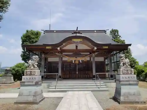 白山神社の本殿