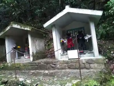 菅王寺奥の院の末社・摂社