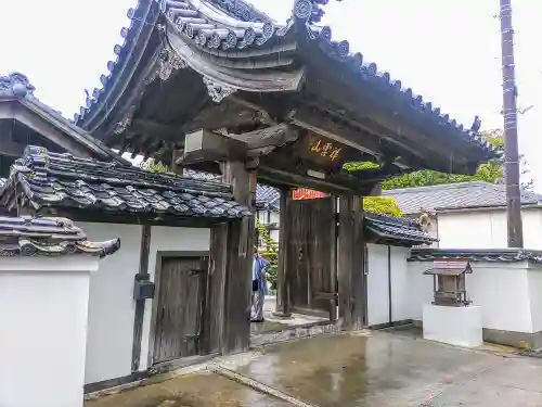 瑞境寺の山門・神門