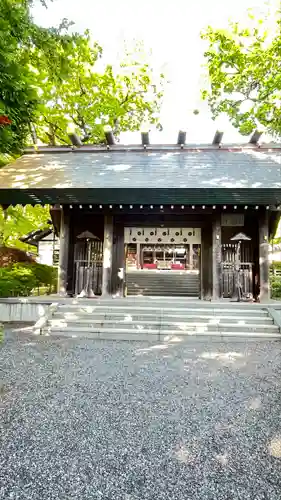 本輪西八幡神社の山門・神門