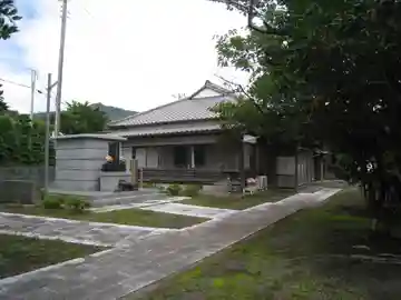 滝泉寺の本殿・本堂