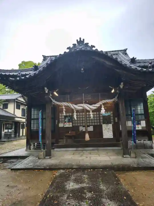 三島神社の{uncategorized: "未分類", other: "その他", undefined: "問題あり", building: "その他建物", grave: "お墓", sacred_gate: "鳥居", guardian: "狛犬", statue: "像", buddha: "仏像", history: "歴史", nature: "自然", garden: "庭園", animal: "動物", pagoda: "塔", temizu: "手水舎", mountain_gate: "山門・神門", sanctuary: "本殿・本堂", subordinate: "末社・摂社", art: "芸術", scenery: "景色", jizo: "地蔵", ema: "絵馬", goshuin: "御朱印", omikuji: "おみくじ", items: "授与品その他", amulet: "お守り", goshuincho: "御朱印帳", eats: "食事", festival: "お祭り", votive_dance: "神楽", shichigosan: "七五三参", wedding: "結婚式", experience: "体験その他", initially: "初詣", around: "周辺", anti_infection: "感染症対策"}