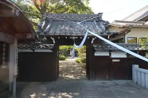 泉増院の山門