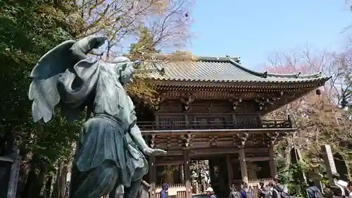 高尾山薬王院の山門・神門