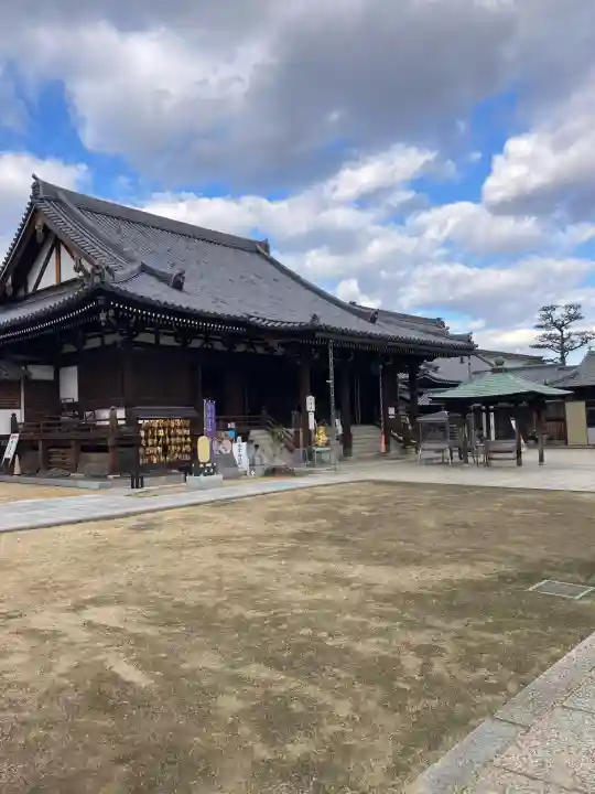 金倉寺の{uncategorized: "未分類", other: "その他", undefined: "問題あり", building: "その他建物", grave: "お墓", sacred_gate: "鳥居", guardian: "狛犬", statue: "像", buddha: "仏像", history: "歴史", nature: "自然", garden: "庭園", animal: "動物", pagoda: "塔", temizu: "手水舎", mountain_gate: "山門・神門", sanctuary: "本殿・本堂", subordinate: "末社・摂社", art: "芸術", scenery: "景色", jizo: "地蔵", ema: "絵馬", goshuin: "御朱印", omikuji: "おみくじ", items: "授与品その他", amulet: "お守り", goshuincho: "御朱印帳", eats: "食事", festival: "お祭り", votive_dance: "神楽", shichigosan: "七五三参", wedding: "結婚式", experience: "体験その他", initially: "初詣", around: "周辺", anti_infection: "感染症対策"}
