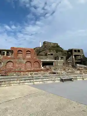 端島神社の{uncategorized: "未分類", other: "その他", undefined: "問題あり", building: "その他建物", grave: "お墓", sacred_gate: "鳥居", guardian: "狛犬", statue: "像", buddha: "仏像", history: "歴史", nature: "自然", garden: "庭園", animal: "動物", pagoda: "塔", temizu: "手水舎", mountain_gate: "山門・神門", sanctuary: "本殿・本堂", subordinate: "末社・摂社", art: "芸術", scenery: "景色", jizo: "地蔵", ema: "絵馬", goshuin: "御朱印", omikuji: "おみくじ", items: "授与品その他", amulet: "お守り", goshuincho: "御朱印帳", eats: "食事", festival: "お祭り", votive_dance: "神楽", shichigosan: "七五三参", wedding: "結婚式", experience: "体験その他", initially: "初詣", around: "周辺", anti_infection: "感染症対策"}