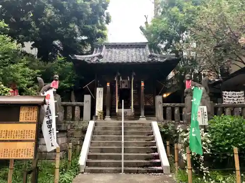 稲荷神社の本殿